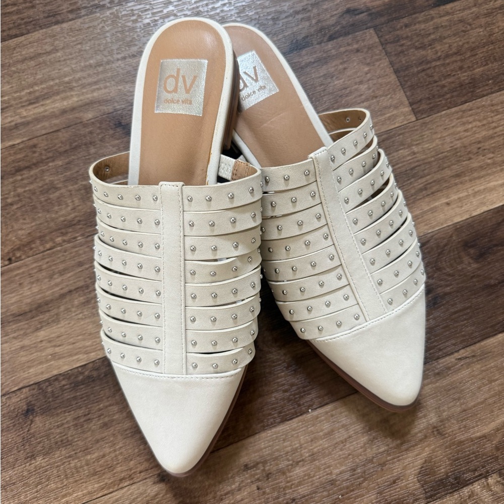 NEW DV by Dolce Vita Studded Pointed Toe Mules Cream Size 8